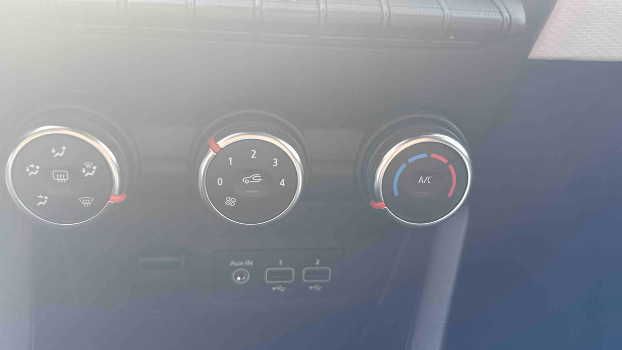 Renault Clio TCe 90 — photo 18