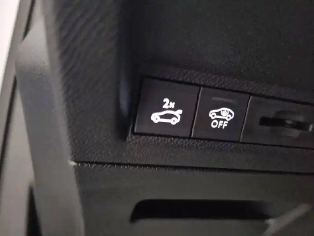 Peugeot 3008 hybrid 136 e-dcs6 — photo 104