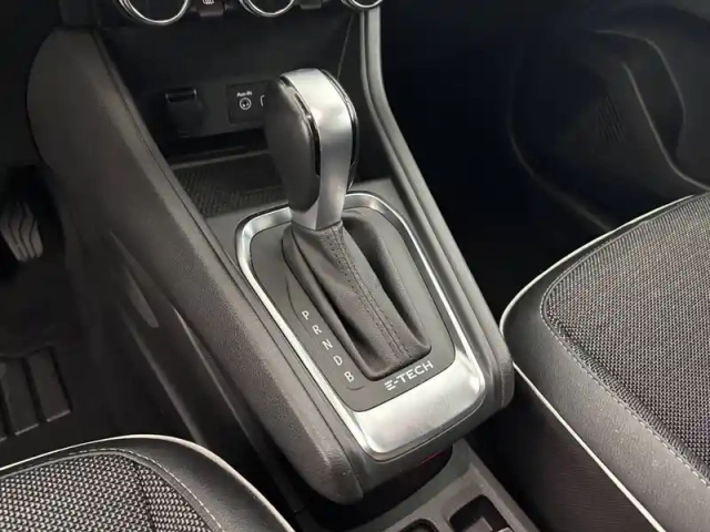 Renault Captur e-tech 145 - 21 — photo 22