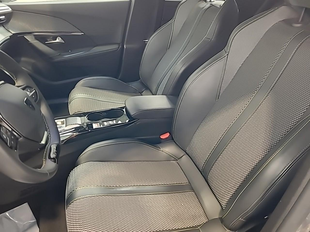 Peugeot 2008 electrique 156 ch 54 kwh gt — photo 10