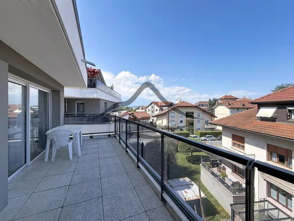 À QUELQUES MINUTES DE LA GARE CEVA T3 DE 65 M2 AVEC TERRAS