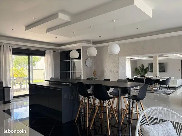 Propriété 16 pièces 300 m²
