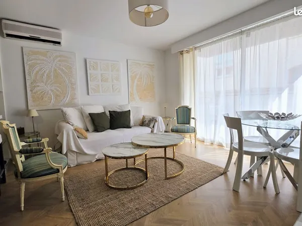 Cannes centre - vente direct proprietaire - 2 pieces a 100 m des plages
