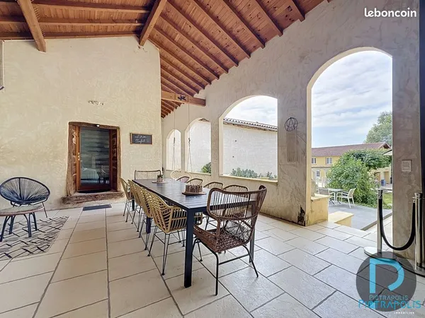 Propriété 8 pièces 242 m²