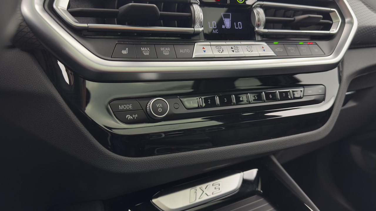 BMW iX3 M Sport 286 ch — photo 28