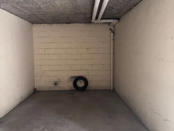 Place de parking sécurisée à louer - 29 avenue Pasteur, Montreuil 90 / mois