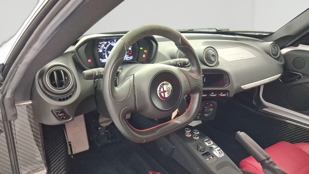 Alfa Romeo 4C 1750 Tbi 240 ch TCT — photo 10