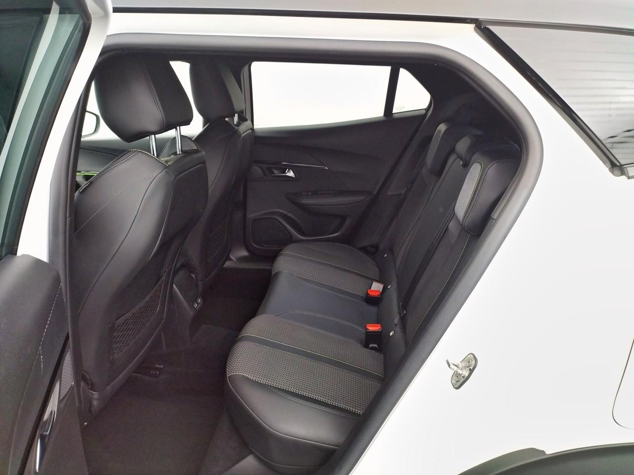 Peugeot 2008 puretech 130 s&s eat8 gt — photo 13