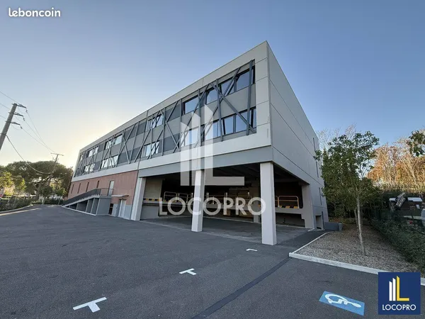 Local d'activité 2 352 m²