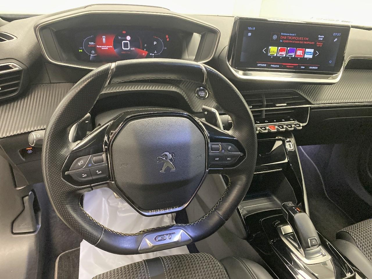 Peugeot 2008 puretech 130 s&s eat8 gt line — photo 12