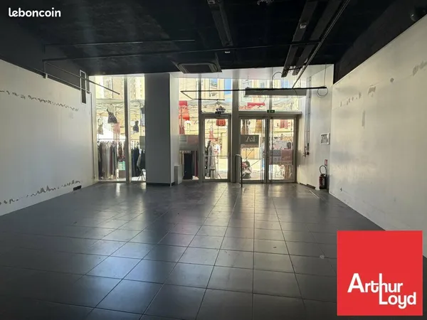 Local commercial 641 m² POITIERS