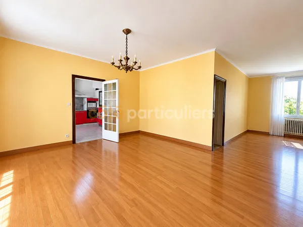 LA ROCHE SUR YON -- COEUR DE PENTAGONE -- HYPER CENTRE-- MAISON DE VILLE -- 138 m2 -- 3 CHAMBRES -- 