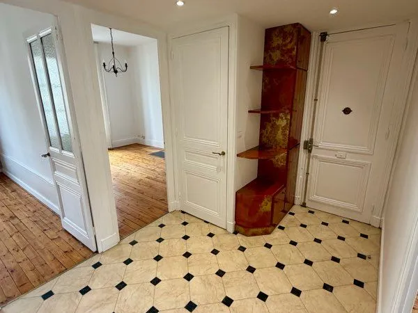 F3 rénové de 75m2, 3 pièces, 2ème étage avec ascenseur - Libre de suite