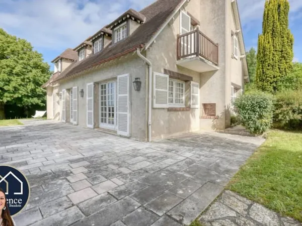 Maison 9 pièces 230 m²