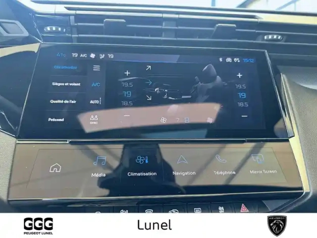 Peugeot 408 phev 225 e-eat8 — photo 17