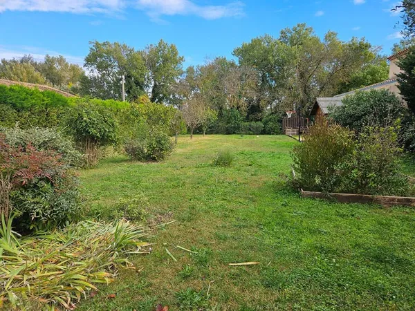 Terrain 755 m²