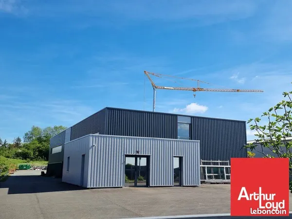 LOCAL D'ACTIVITE 450 m² ÉCHIRÉ