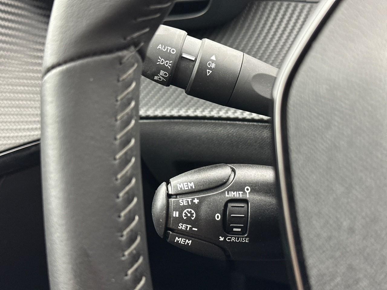 Peugeot 208 puretech 100 s&s bvm6 allure — photo 17