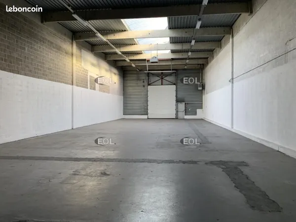Local d'activité 447 m²