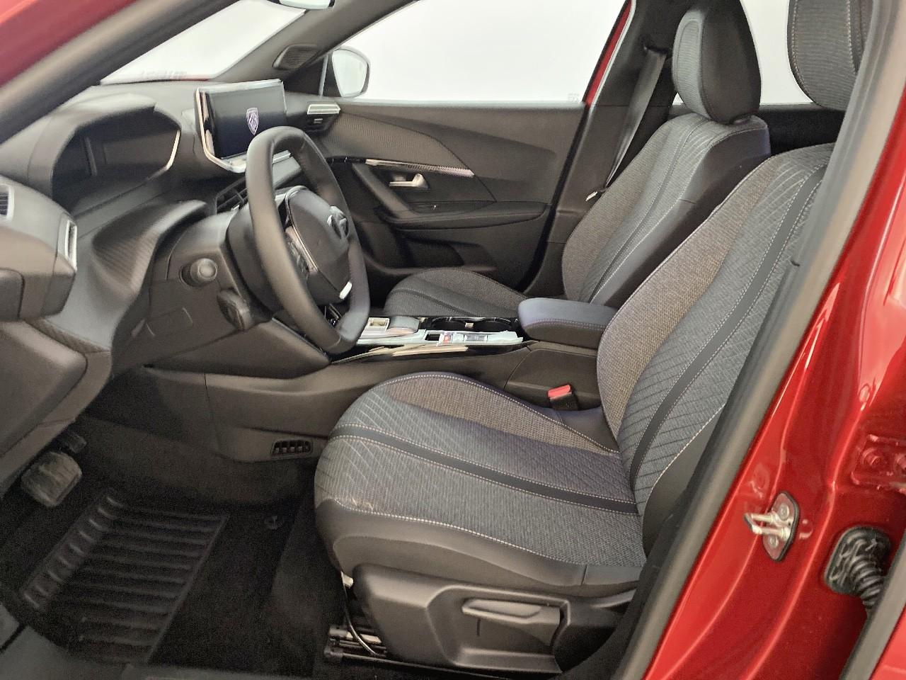 Peugeot 2008 hybrid 145 ch e-dcs6 allure — photo 9