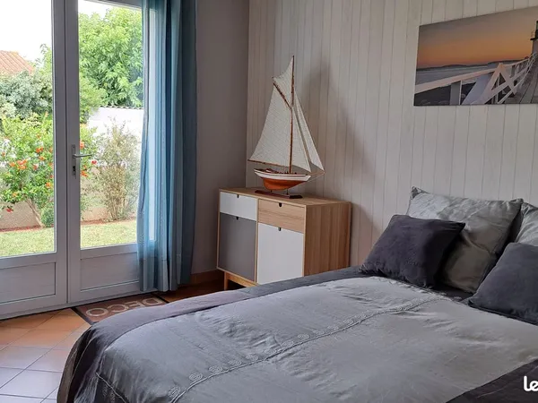 La Rochelle Studio meublé : Chauffage central, eau, edf, wi-fi inclus