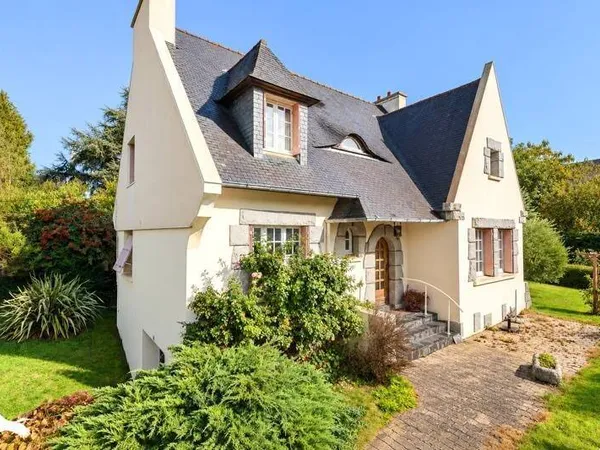 Maison de plain-pied 9 pièces 145 m²