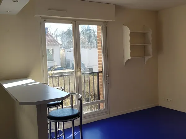 Vends studio, havre de paix sur jardin, proche château de Fontainebleau - 26m²