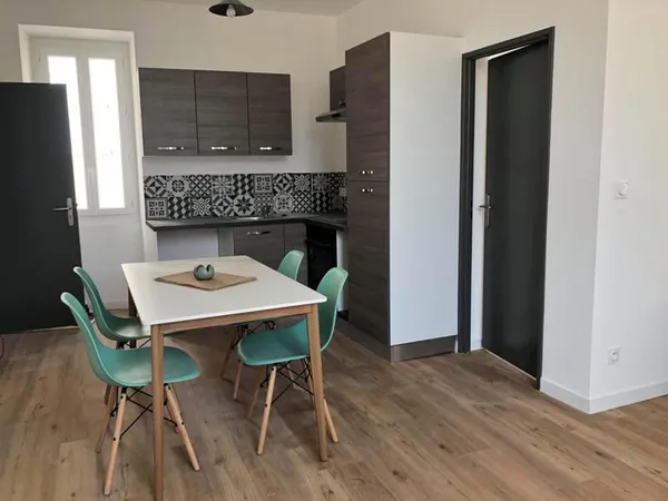 APPARTEMENT P2 MEUBLE -NIMES