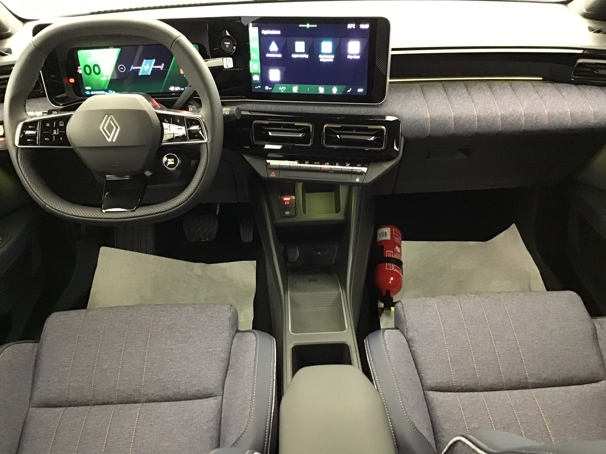 Renault R4 — photo 11