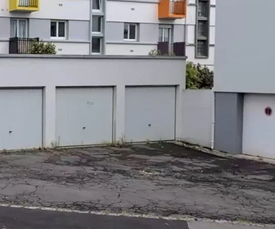 Garage fermé en plein centre-ville de Lorient
