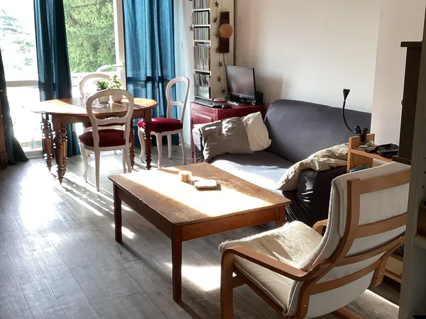 Vends appartement 74m² T4 Saint-Genis-Laval, plein centre, au calme