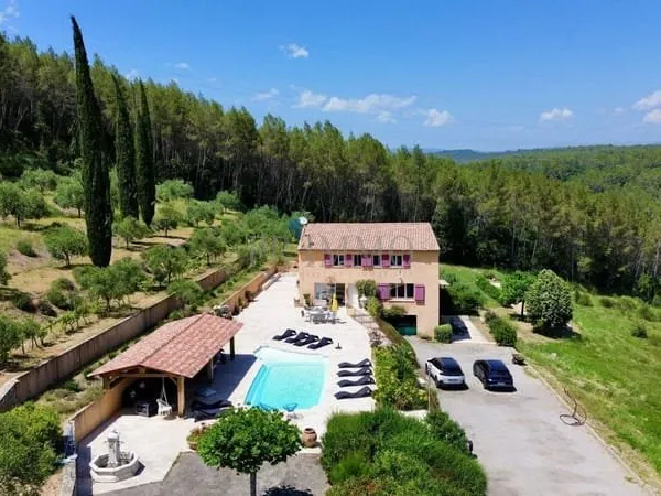 Maison de plain-pied 6 pièces 242 m²