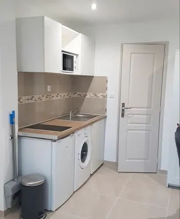 STUDIO VENDU RENOVER ET MEUBLÉ Rent 8%