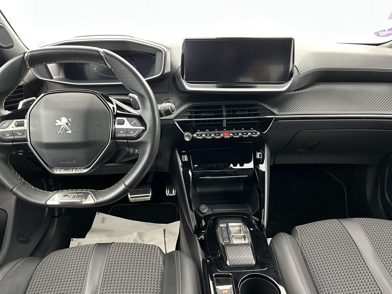 Peugeot 2008 puretech 130 s&s eat8 gt — photo 11