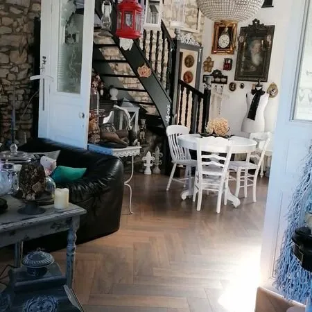 MAISON - 6 PIECES - 180m²