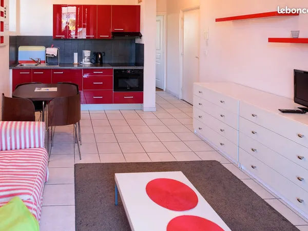 Particulier vend appartement 2 pièces et grande cave à Annecy centre ville avec possibilité de garag