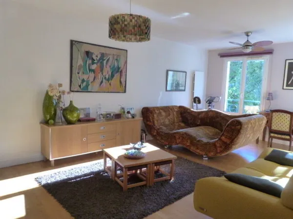 BORDEAUX - T3 lumineux de 76,36 m² avec parking, cave et DPE B