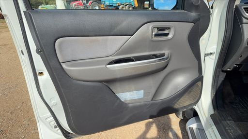 Mitsubishi L200 2.4 DI-D 181 4WD - Intense Connect – 2018 – 165157 km – Diesel – Boîte Manuelle — photo 37