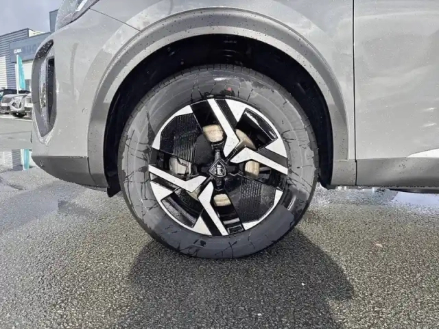 Peugeot 2008 hybrid 145 e-dcs6 — photo 13