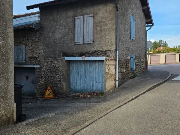 Maison de ville a meximieux de 30 m² au sol possibilite airbnb ou studio ou t1 a creer ou renover