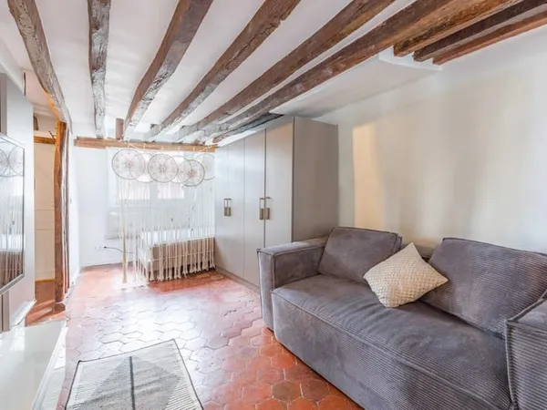 CHARMANT T1 MEUBLÉ & TRAVERSANT — PARIS 5e (Rue Frédéric Sauton)