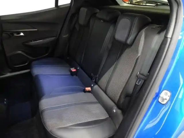 Peugeot 2008 e- 136ch gt — photo 9