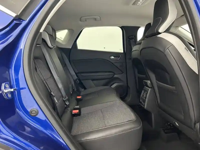 Renault Captur blue dci 115 edc — photo 25