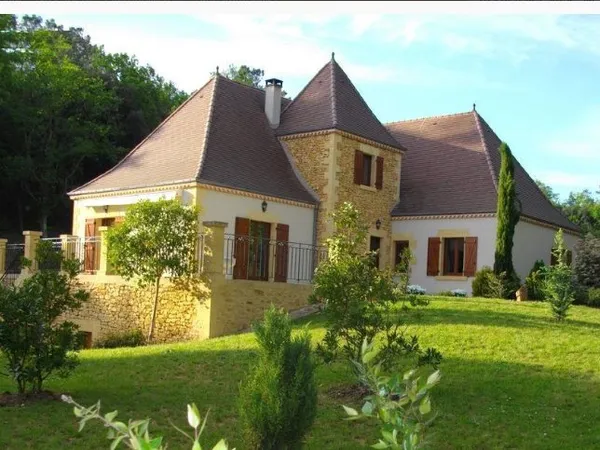 Belle Maison de Caractère avec Piscine en Dordogne