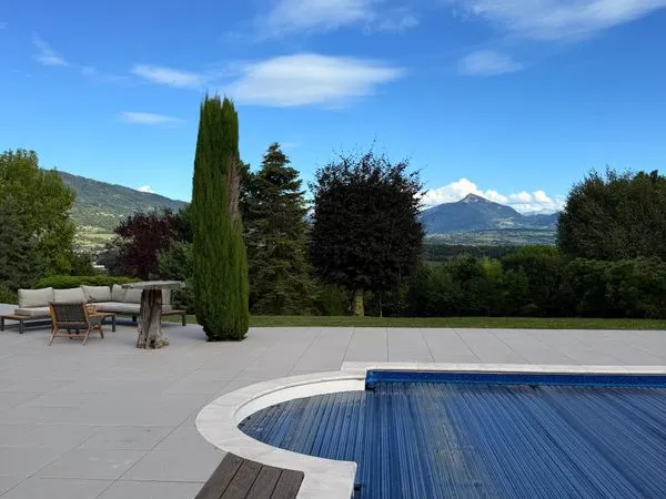 Propriété d'exception face au mont-blanc