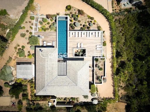 Villa 7 pièces 240 m²