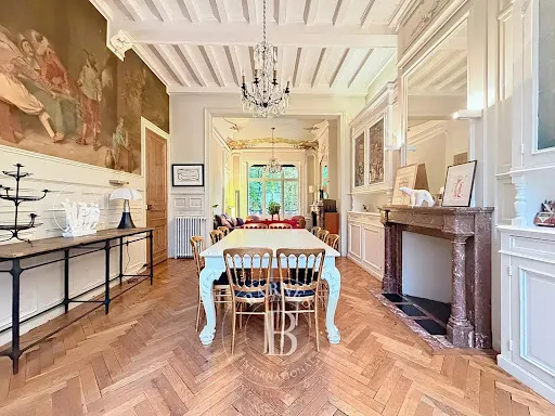Maison 9 pièces 216 m²