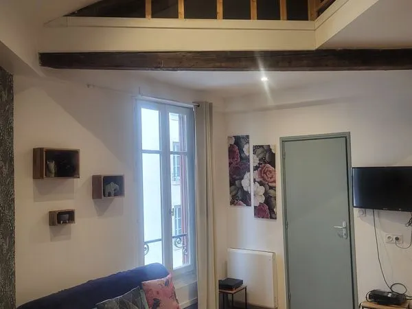 EXCLUSIVITE DIJON - Studio 25 m² + 10 m² - Saint-Michel - Place Wilson 119.000