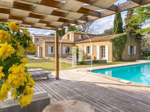 Propriété au calme absolu avec vue Sainte-Victoire