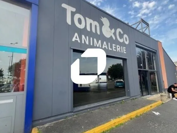 Local commercial 628 m²